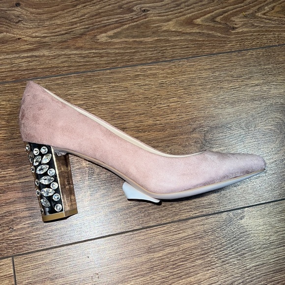 Le Chateau Suede shoe with silver crystals on the heel. US 9. - Picture 3 of 14